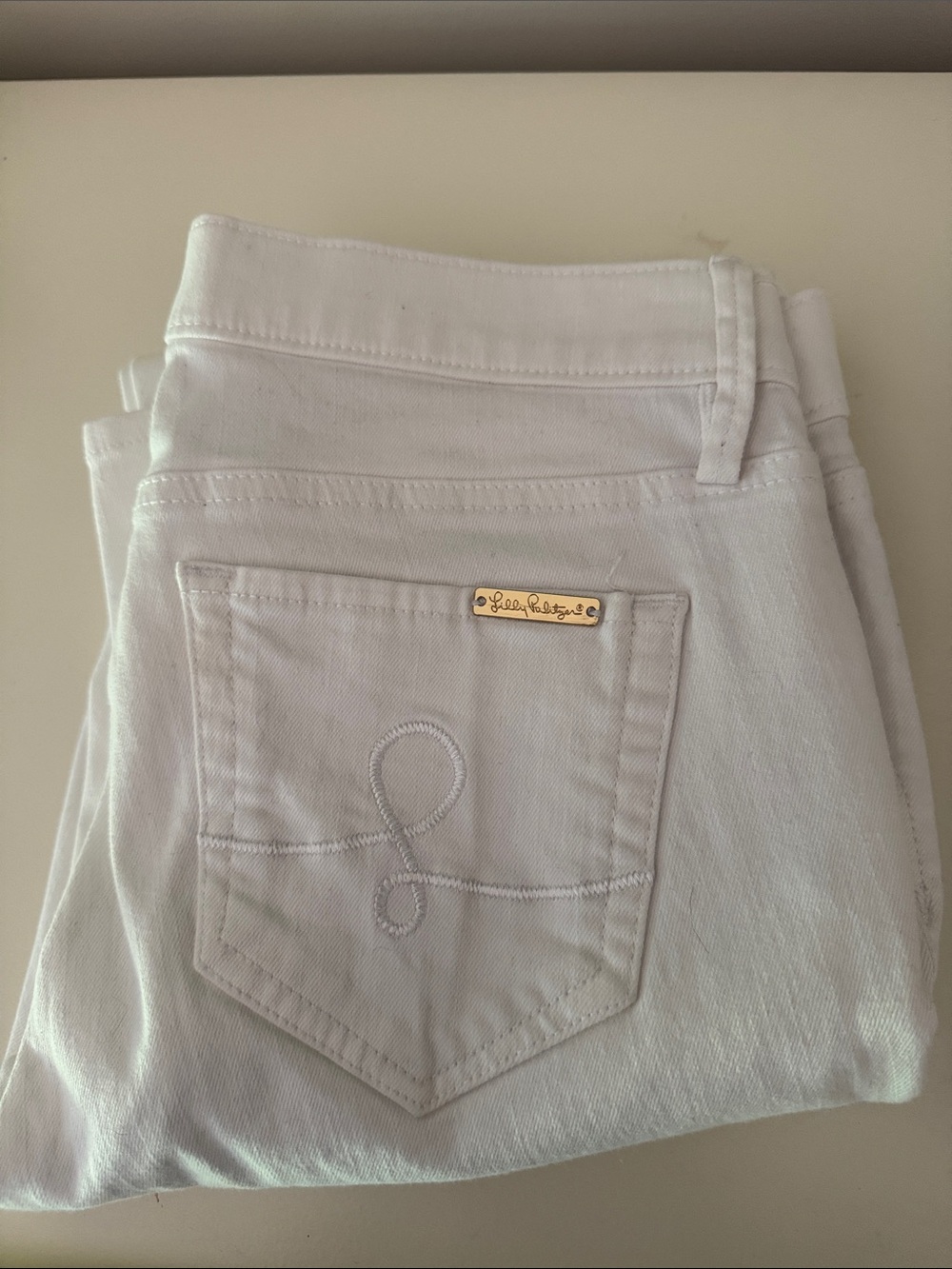Lilly Pulitzer White Skinny Jeans with Gold Logo Plaque